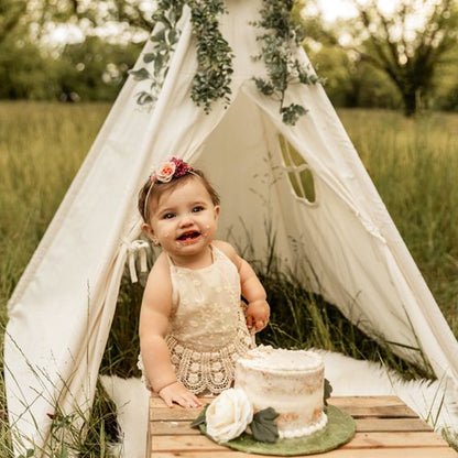 A beautiful Lace Outfit for a family photoshoot in Boho Style.